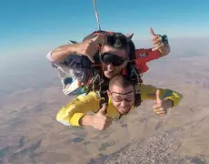 Turismo extremo en Finlandia: Paracaidismo en tandem, una experiencia inolvidable de viaje