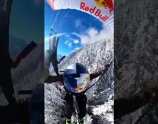 Descubre la emoción del parapente en las colinas de Himos: Una aventura de turismo en Finlandia