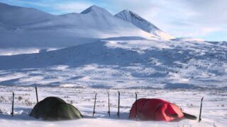 Descubre la increíble travesía en canoa por el Parque Nacional de Oulanka en Finlandia: una aventura turística única