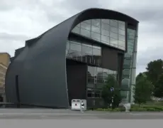 Descubre el arte contemporáneo en Helsinki: Visita el Museo Kiasma con TurismoFinlandia.com